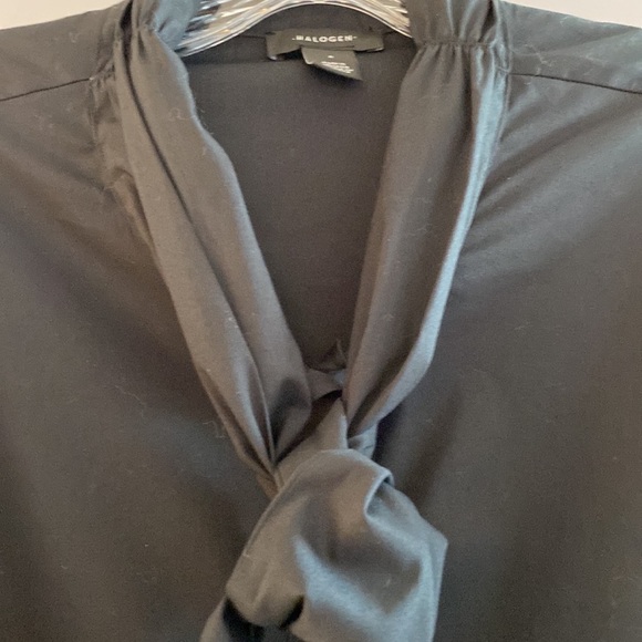 Halogen button front blouse long sleeve button cuffs. Cute ties at neck. Small
C - Picture 7 of 8